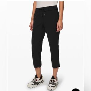 lululemon athletica Black On The Fly Cropped pants Size 4